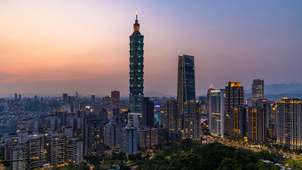 <strong>台湾</strong>城市天际线《暮光之城》的美丽的日落台北<strong>台湾</strong>城市天际线和摩天大楼摩天大楼和其他现代建筑市中心台北受欢迎的旅游目的地