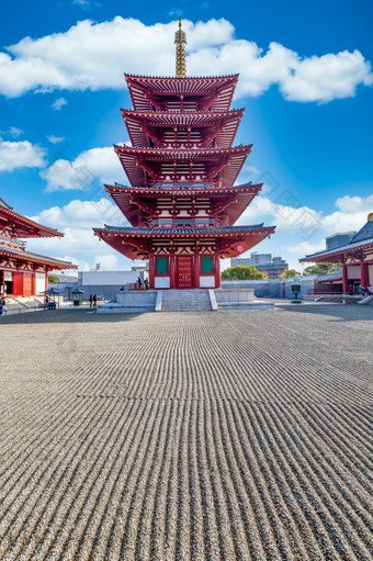 四天王寺一个的最古老的佛教寺庙大阪的五个故事宝塔和蓝色的天空背景四天王寺寺庙的最古老的古老的体系结构寺庙大阪日本