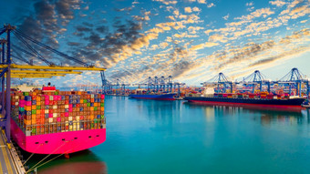 容器船卸货深海港口全球业务物流进口出口<strong>运费</strong>航运运输海外在世界范围内容器船开放海容器船加载货物<strong>运费</strong>船