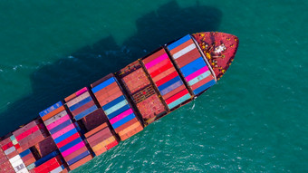 容器船全球业务<strong>运费</strong>航运进口出口物流和运输容器船空中视图容器货物<strong>运费</strong>航运海上运输海洋在世界范围内