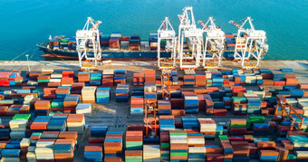 空中前视图商业码头运费运输全球业务容器船业务海运物流进口<strong>出口</strong>运费航运容器船货物运费船港口加载