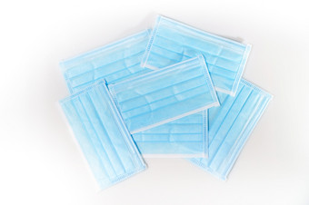 disposeable蓝色的卫生面具白色背景保护从病毒科维德污染