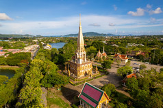 高角视图Chalong寺庙美丽的天空普吉岛旅游吸引力泰国