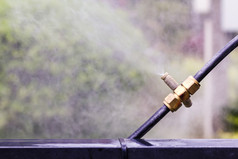 喷雾喷嘴设备为添加水分的花园