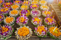 克拉通浮动篮子香蕉叶为阿来克拉通节日泰国新一年和河女神敬拜仪式的完整的月亮的月著名的节日泰国