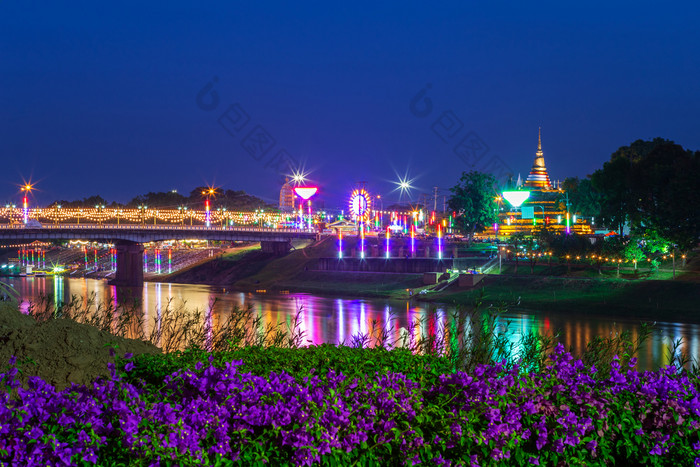 的阿来水灯节日宝塔的寺庙那河畔的南河晚上旅游吸引力phitsanulok泰国