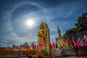 太阳你好与蓝色的天空与佛雕像<strong>寺庙</strong>泰国语言什么陈西佛教<strong>寺庙</strong>主要旅游吸引力phitsanulok泰国