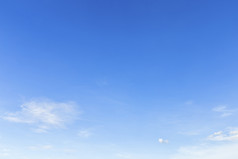 蓝色的天空背景纹理与白色云