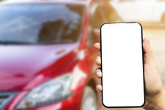 特写镜头女使用手持有智能手机模糊图片触摸摘要模糊头灯窗口红色的车户外背景