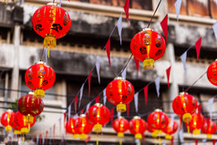 美丽的红色的灯笼装饰为中国人新一年节日中国人神社古老的中国人艺术的中国人字母祝福写公共的地方