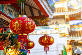 红色的灯笼装饰为中国人新一年节日中国人神社古老的中国人艺术与的中国人字母祝福写《财富》杂志祝福赞美公共的地方泰国