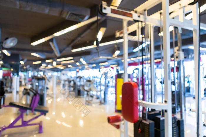 现代健身房室内和健身健康俱乐部与体育锻炼设备健身中心室内