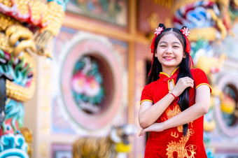 肖像美丽的微笑可爱的小亚洲女孩穿红色的传统的<strong>中国</strong>人<strong>旗袍</strong>装饰为<strong>中国</strong>人新一年节日<strong>中国</strong>人神社