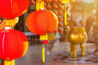 红色的灯笼装饰为中国人新一年节日中国人神社古老的中国人艺术与的中国人字母祝福写《财富》杂志祝福赞美公共的地方泰国