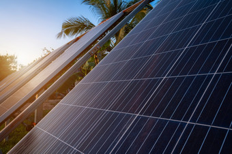 权力太阳能面板为农业农村房子区域农业字段蓝色的天空背景农用工业家庭农村风格泰国聪明的农场替代清洁绿色能源概念