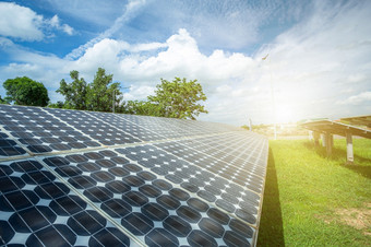 光伏太阳能权力面板天空背景绿色清洁替代权力能源概念