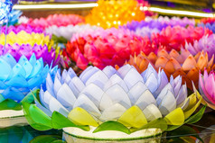 美丽的克拉通使泡沫浮动的水为阿来水灯节日泰国新一年和河女神敬拜仪式公共的地方完整的月亮的月著名的泰国
