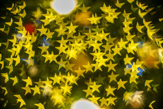 快乐x-mas黄色的色彩斑斓的光摘要明星散景的光隧道圣诞节树背景装饰在圣诞节和新一年节日照明
