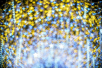 快乐x-mas黄色的色彩斑斓的<strong>光</strong>摘要明星散景的<strong>光隧道</strong>圣诞节树背景装饰在圣诞节和新一年节日照明