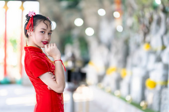 肖像美丽的微笑可爱的小亚洲女孩穿红色的传统的<strong>中国</strong>人<strong>旗袍</strong>装饰为<strong>中国</strong>人新一年节日<strong>中国</strong>人神社