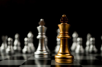 金王国际象棋站前面其他国际象棋概念领袖必须有勇气和挑战的竞争领导和业务愿景为赢得业务游戏