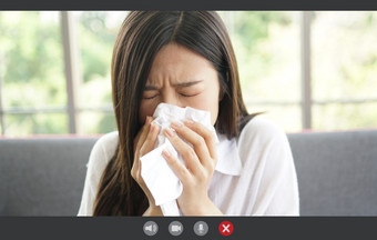 屏幕应用程序视图亚洲女人谁有的流感和打喷嚏和视频<strong>会议</strong>概念技术和健康在线远程医疗与的医生