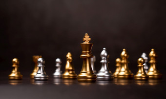 金国际象棋王站周围其他国际象棋概念领袖必须有勇气和挑<strong>战</strong>的竞争领导和业务愿景为<strong>赢</strong>得业务游戏