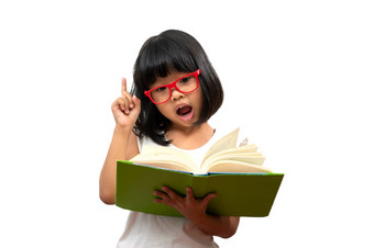 快乐亚洲小学前教育女孩穿红色的眼镜持有绿色书和拇指白色孤立的背景概念学校孩子和教育小学和学前教育首页学校