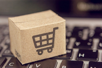 在线购物纸纸箱包裹与购物车标志移动PC键盘购物服务的在线网络和提供了首页交付