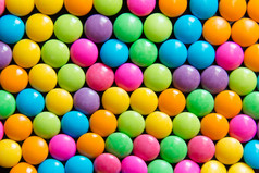 桩色彩斑斓的甜蜜的糖果巧克力涂层背景色彩鲜艳的集合