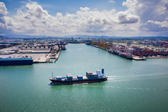 容器货物船业务物流服务进口和出口国际运输开放恐惧的海容器货物船空中视图从无人机