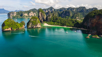 空中视图石灰石和乘客船rairay和2015海滩的旅游季节甲米泰国