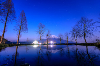 美丽的风景视图富士山fumotoppara野营<strong>理由</strong>晚上fujinomiya静冈市日本