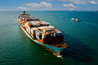 航运货物容器企业服务进口和出口国际运输开放海景观空中视图蓝色的天空背景从无人机