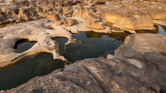 大峡谷三个千挥舞着和<strong>河</strong>谷砂岩那是侵蚀长自然<strong>河</strong>的湄公<strong>河河</strong>因此有美丽的自然表面和模式细节乌汶Ratchathani省泰国宽角拍摄景观视图