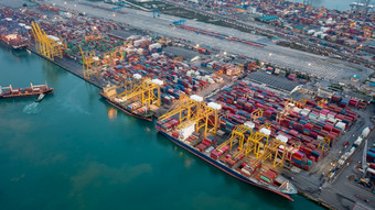 空中高角视图容器货物船和<strong>航运</strong>港口的出口和进口行业业务服务和物流国际货物城市城市<strong>航运</strong>的港起重机泰国《暮光之城》