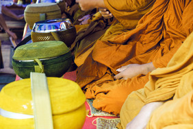 图像佛教僧侣祈祷