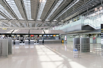 曼谷泰国11月大气的机场素万那普机场在新冠病毒疫情情况乘客<strong>因为</strong>冠状病毒流感大流行和机场封锁