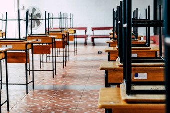 桌子上和椅子教室学校