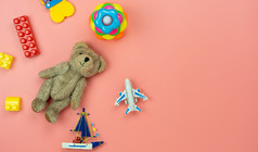 表格前视图装饰孩子玩具为开发背景conceptflat躺配件婴儿玩与项目孩子现代粉红色的纸办公室deskcopy空间为添加textpastel语气壁纸