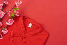 中国人语言的意思是丰富的富有的和快乐配件月球新一年中国人新一年假期概念背景红色的t恤与粉红色的樱桃花现代红色的纸复制空间设计
