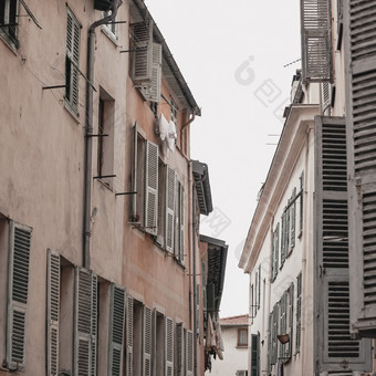 老粉红色的色彩斑斓的建筑的老历史小镇古老的城市不错的法国里维埃拉科特天蓝色法国柔和的时尚的褪了色的<strong>爽肤水</strong>广场作文