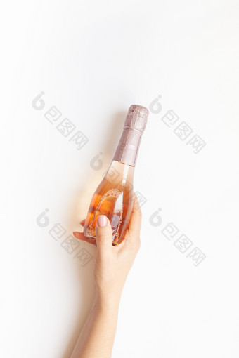 瓶玫瑰香槟酒女人手最小的作文孤立的白色背景与复制空间自然光模板为<strong>品尝品尝</strong>邀请卡前视图平躺