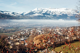 <strong>小镇</strong>waxom anstalt的资本列支敦斯登雾以上的河和<strong>雪山</strong>瑞士俯瞰从山顶