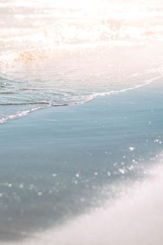 夏天沙子海滩和海滨波背景散焦假期假期概念背景为动机报价博客的帖子你的文本