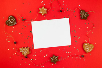 有<strong>创意</strong>的新一年圣诞节问候信模型平躺前视图圣诞节假期庆祝活动<strong>信封</strong>红色的纸背景金闪闪发光的模板模拟问候卡文本设计