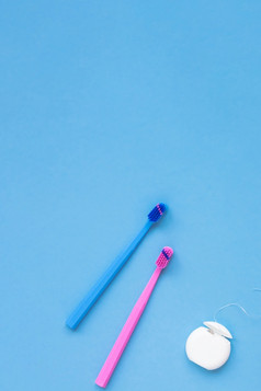 牙齿卫生和口服牙科哪产品颜色粉红色的和蓝色的背景与复制空间空白牙科牙线和刷平躺前视图作文模型早....例程