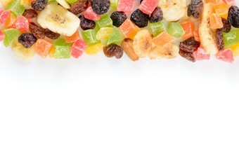 行色彩斑斓的干水果孤立的白色背景使用框架边境
