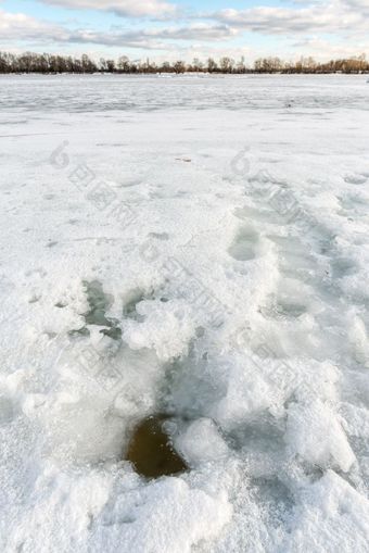 细节洞的冰的冻<strong>第聂伯河河</strong>基辅乌克兰