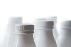 集团白色塑料牛奶瓶白色背景